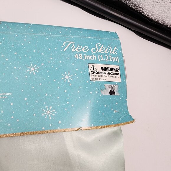 Disney 48-Inch Lilo & Stitch Christmas Tree Skirt Red Trim New - Picture 6 of 6